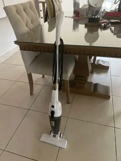 foto de Aspirador de Pó Vertical Kärcher VCL 1 com Filtro Hepa 2 em 1 - 1.000W