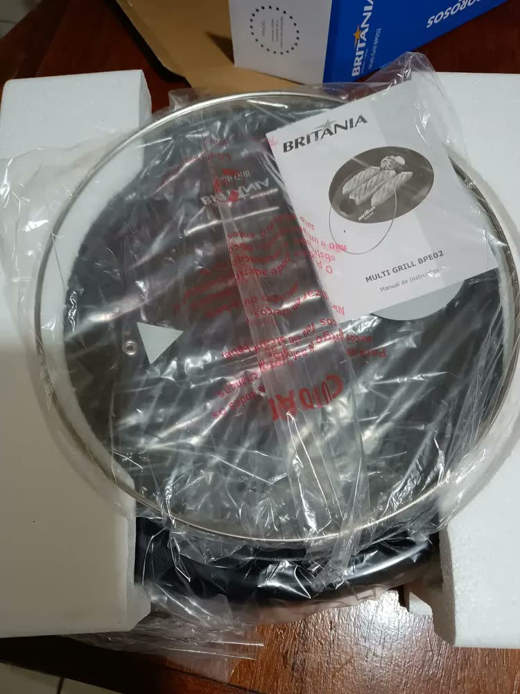 foto de Multi Grill Britânia Bpe02 Revestimento Antiaderente 110v - Preto
