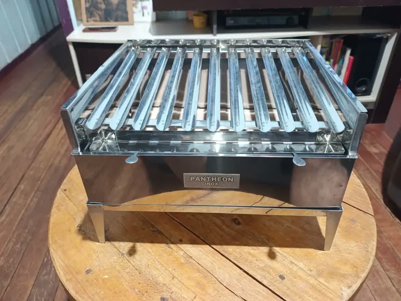 foto de Churrasqueira Móvel Pantheon Inox Mini Parrilla com Tijolos Refratários