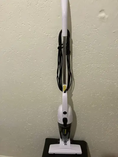 foto de Aspirador de Pó Vertical Kärcher VCL 1 com Filtro Hepa 2 em 1 - 1.000W