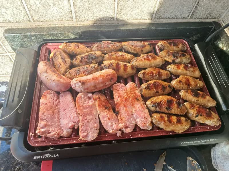 foto de Top Grill Bpe01 Preto 1200w Britânia