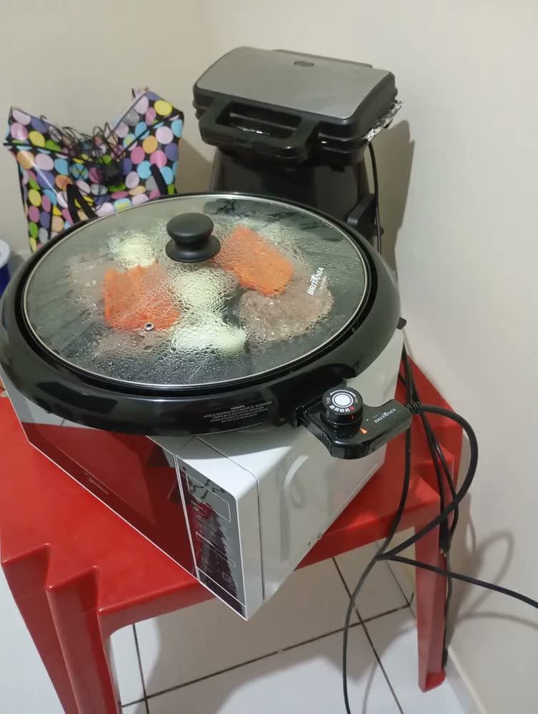foto de Top Grill Bpe01 Preto 1200w Britânia