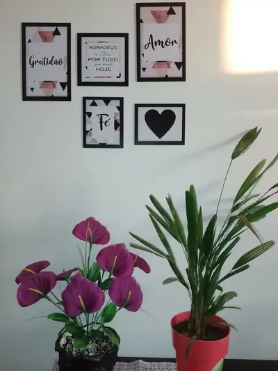 foto de Quadros Decorativos Frases Amor Fé Gratidão Sala Escritório