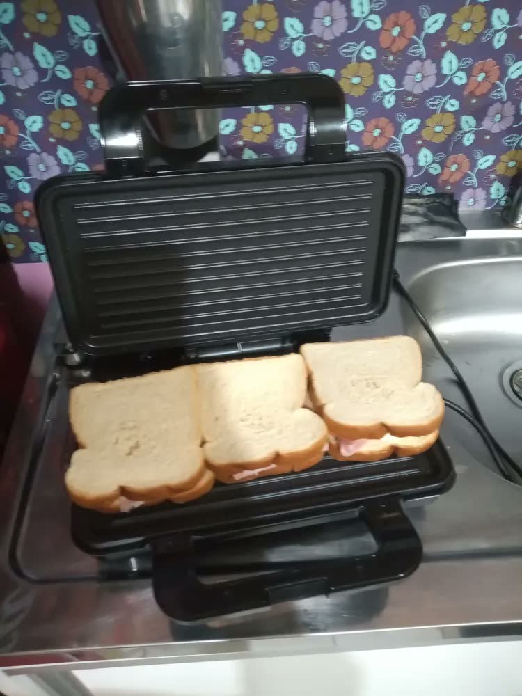 foto de Sanduicheira E Grill Pgr02i Inox 900w Philco Preto E Prata