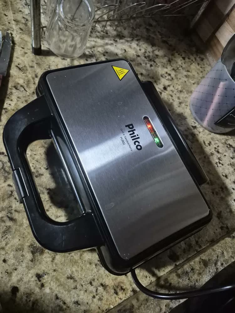 foto de Sanduicheira E Grill Pgr02i Inox 900w Philco Preto E Prata