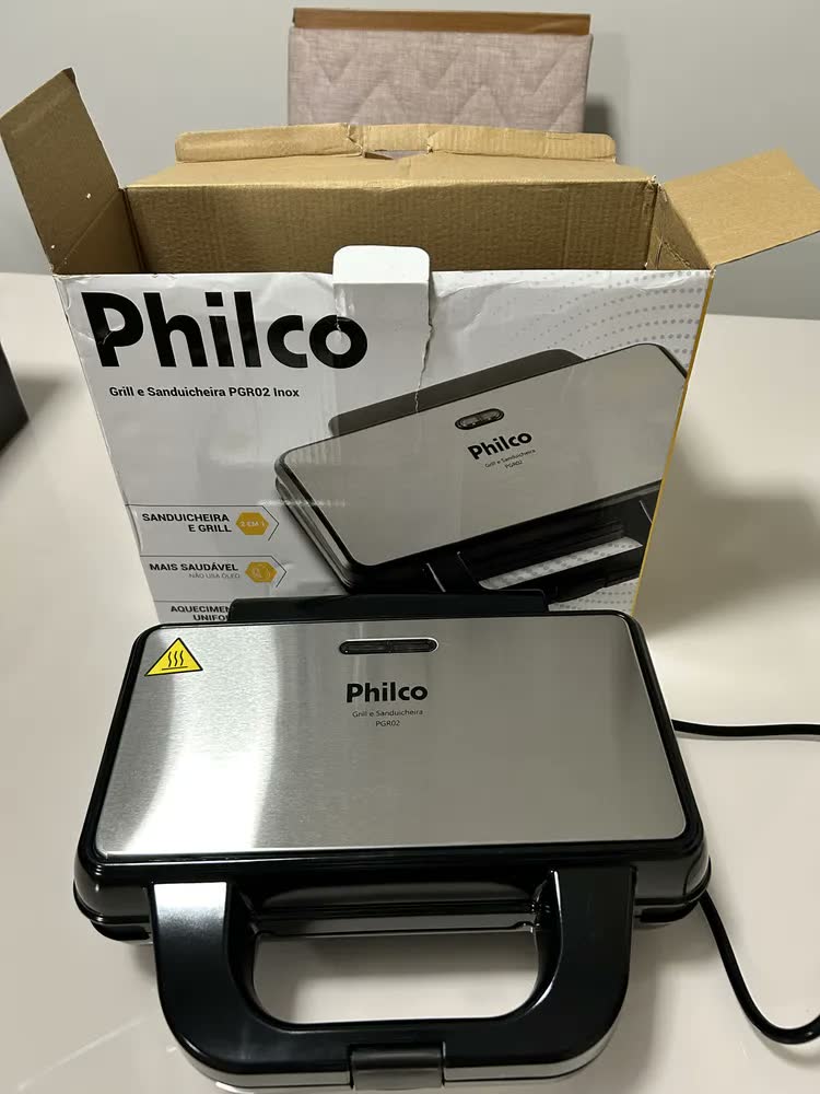 foto de Sanduicheira E Grill Pgr02i Inox 900w Philco Preto E Prata