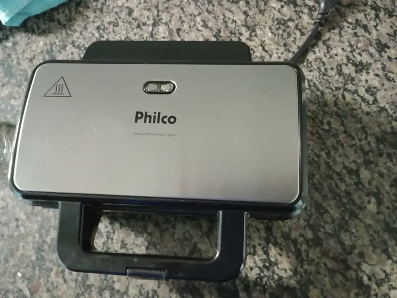 foto de Sanduicheira E Grill Pgr02i Inox 900w Philco Preto E Prata