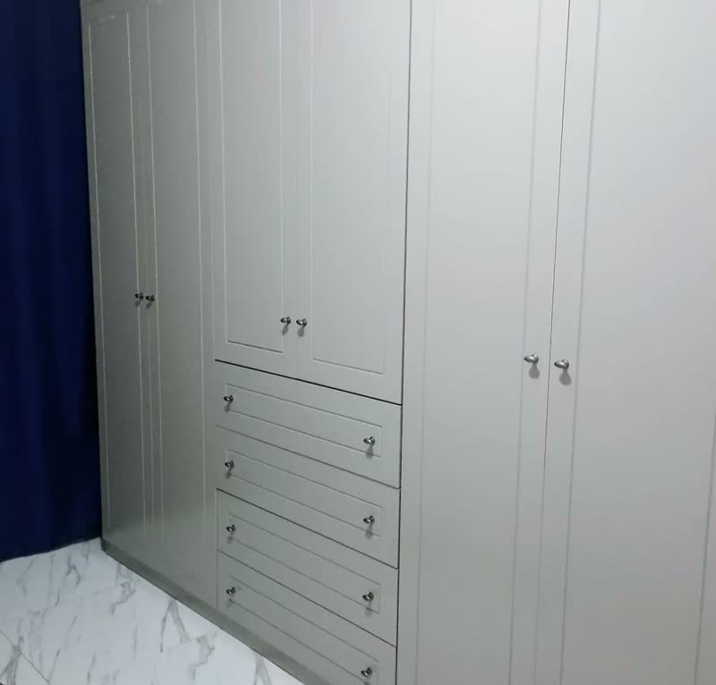 foto de Guarda Roupa Casal Americano 6 Portas Cinza Henn