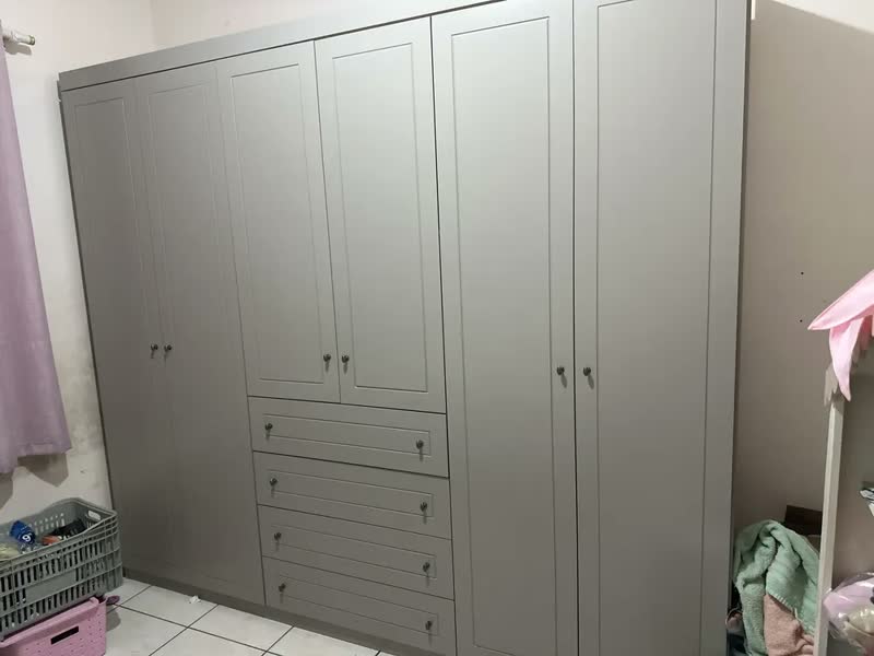 foto de Guarda Roupa Casal Americano 6 Portas Cinza Henn