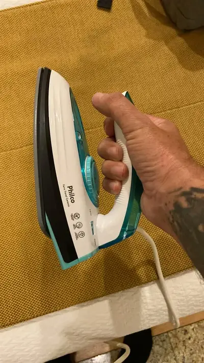 foto de Ferro De Passar Philco Travel Ceramic Vapor Extra Bivolt Azul-turquesa
