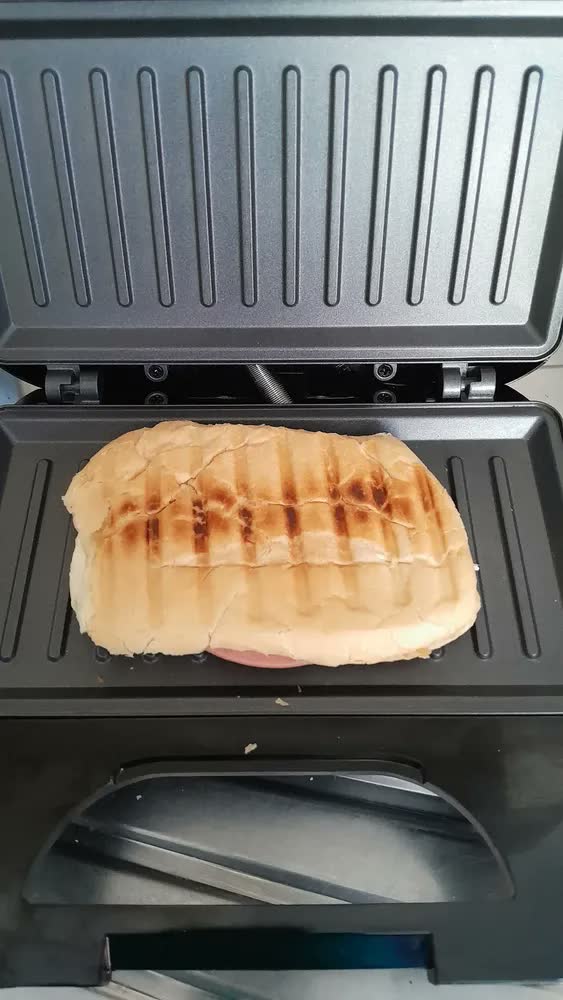 foto de Grill E Sanduicheira Bgr01p Toast Preto 750w Britânia Preto