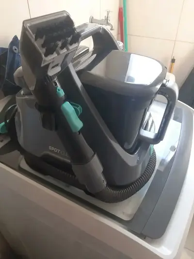 foto de Extratora e Higienizadora Portátil WAP Spot Cleaner W2 1600W - Pulveriza, Esfrega e Extrai