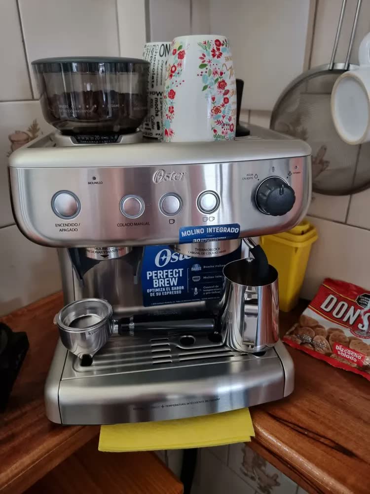 foto de Cafeteira Espresso Oster Perfect Brew 15 barras C/molino Color Plateado