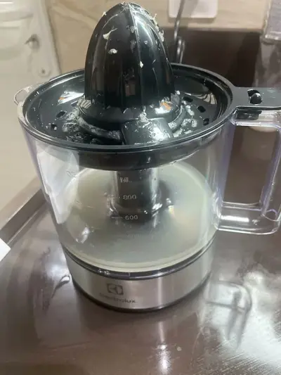 foto de Espremedor De Laranjas E Frutas Efficient Ecp10 Electrolux Cor Preto Frequência 60Hz