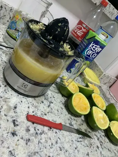 foto de Espremedor De Laranjas E Frutas Efficient Ecp10 Electrolux Cor Preto Frequência 60Hz