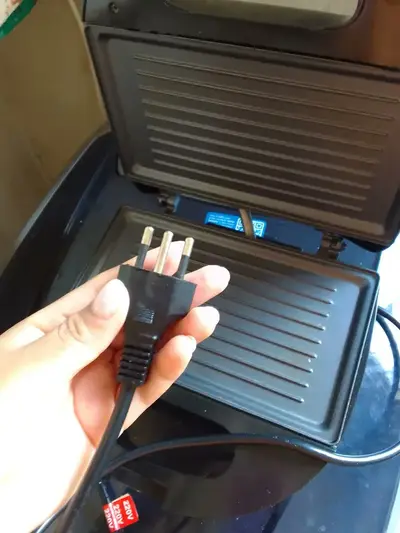 foto de Grill E Sanduicheira Britânia Crome Inox 750w