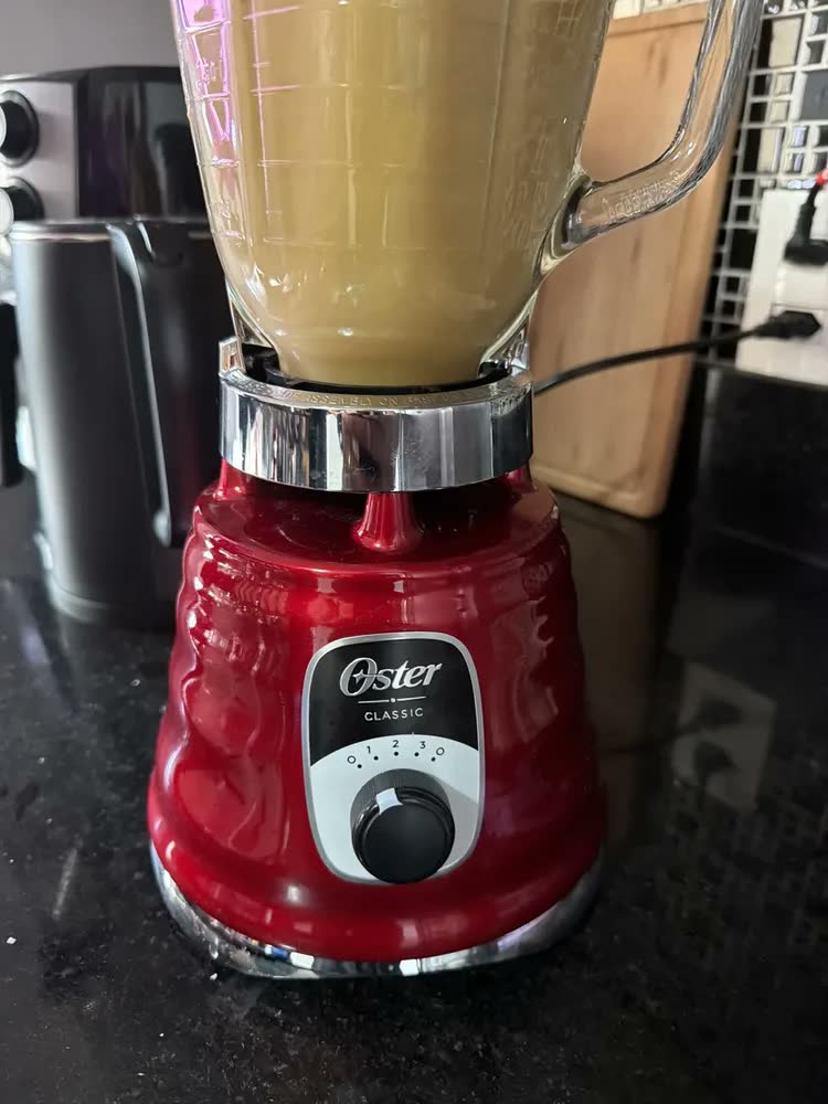 foto de Liquidificador Red Knob de 3 velocidades Oster Classic BLST4126r