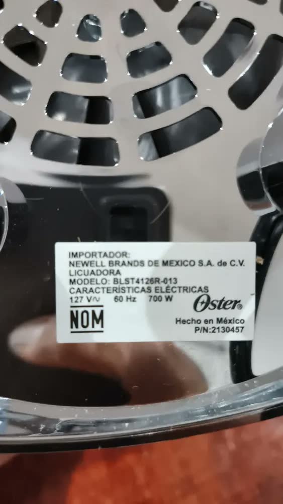 foto de Liquidificador Red Knob de 3 velocidades Oster Classic BLST4126r