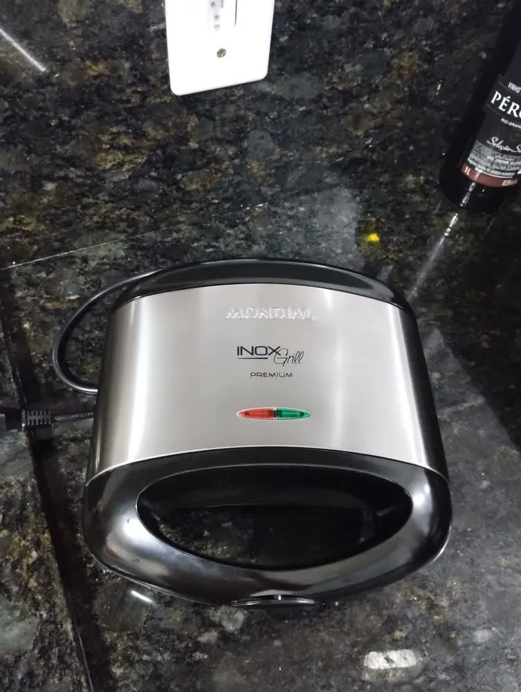 foto de Sanduicheira S07 Inox Premium 800w Preta Mondial Cor Preto