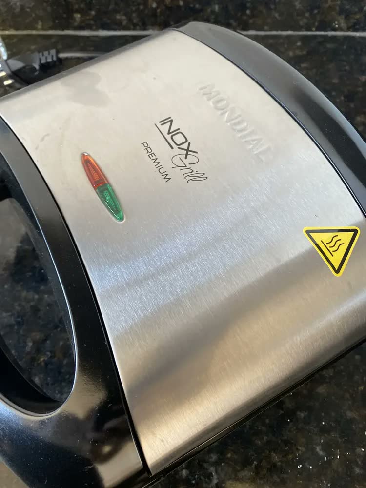 foto de Sanduicheira S07 Inox Premium 800w Preta Mondial Cor Preto