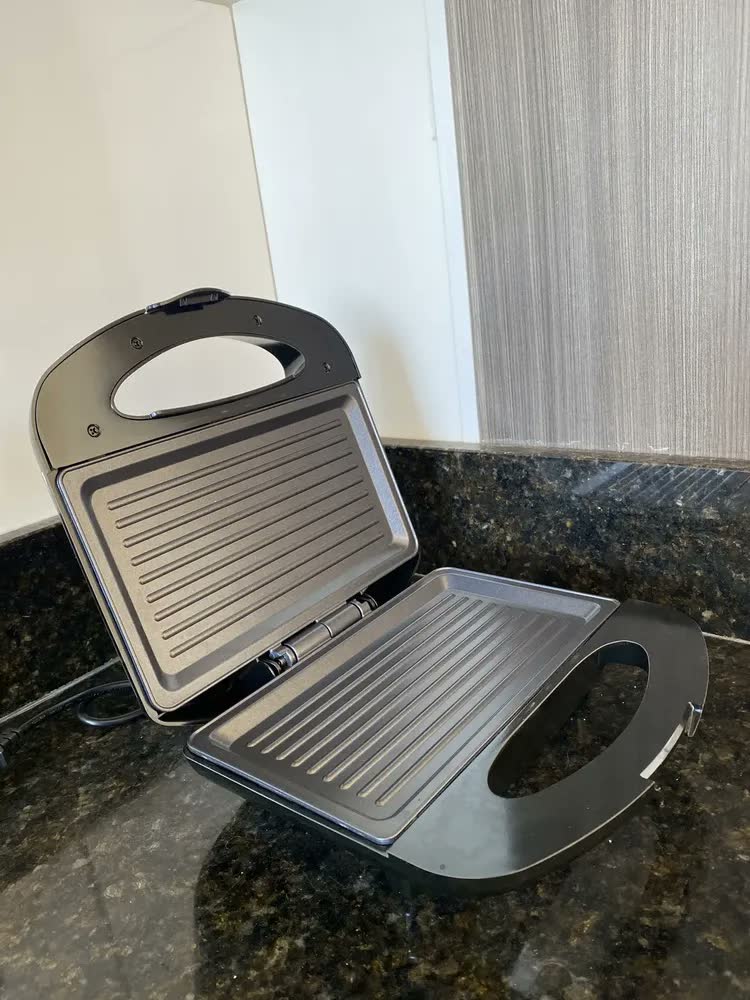 foto de Sanduicheira S07 Inox Premium 800w Preta Mondial Cor Preto