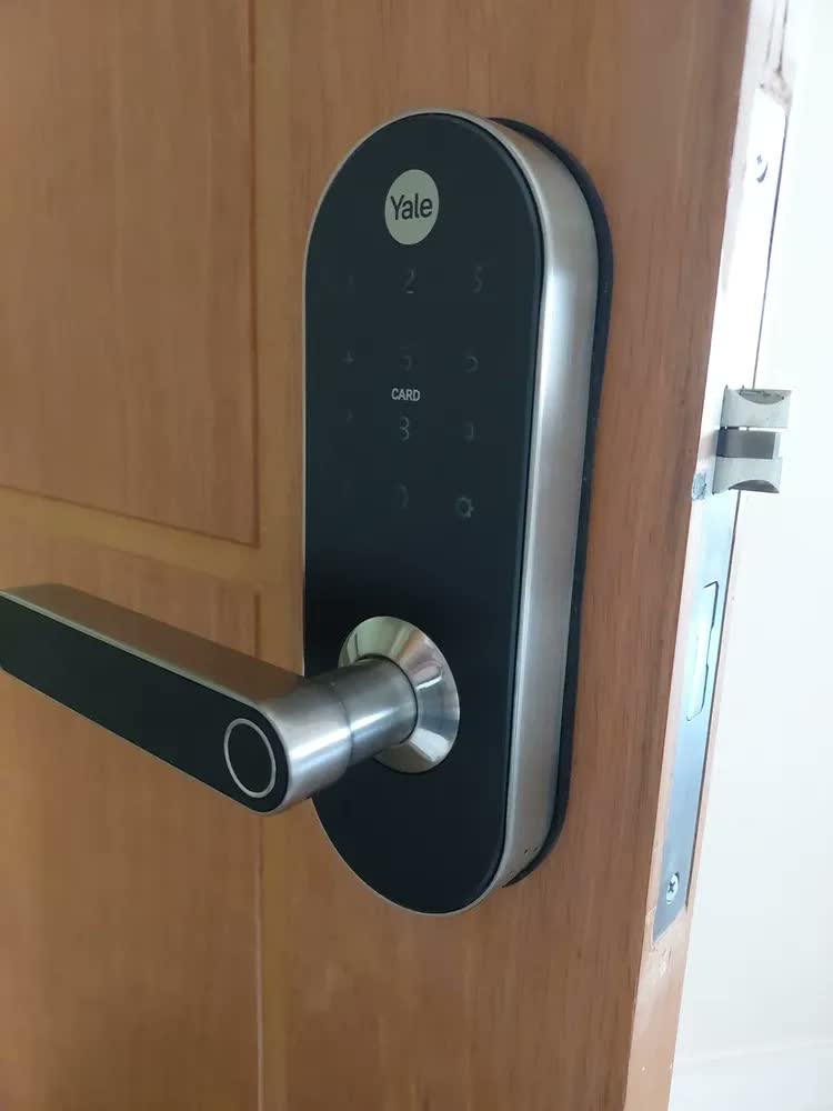 foto de Yale YMC 420W Cor Preto Aço Inoxidável Fechadura Digital