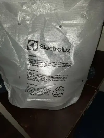 foto de Chaleira Elétrica EEK10 com 1200W de Potência, 1,8 Litros na Cor Inox Electrolux
