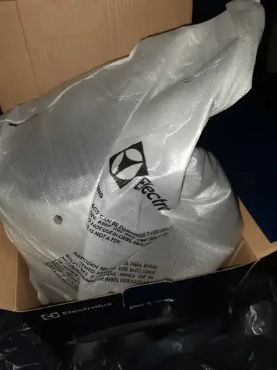 foto de Chaleira Elétrica EEK10 com 1200W de Potência, 1,8 Litros na Cor Inox Electrolux
