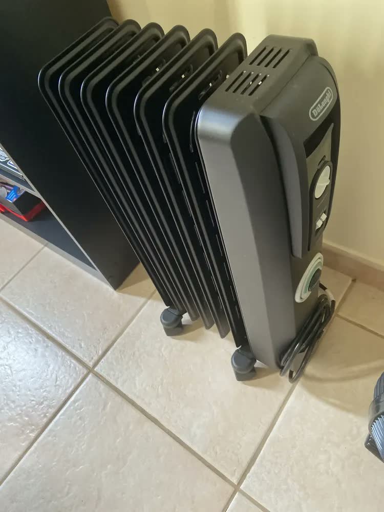 foto de Aquecedor A Óleo Delonghi Confortemp Ew7707cb (1500w) Cor Preto