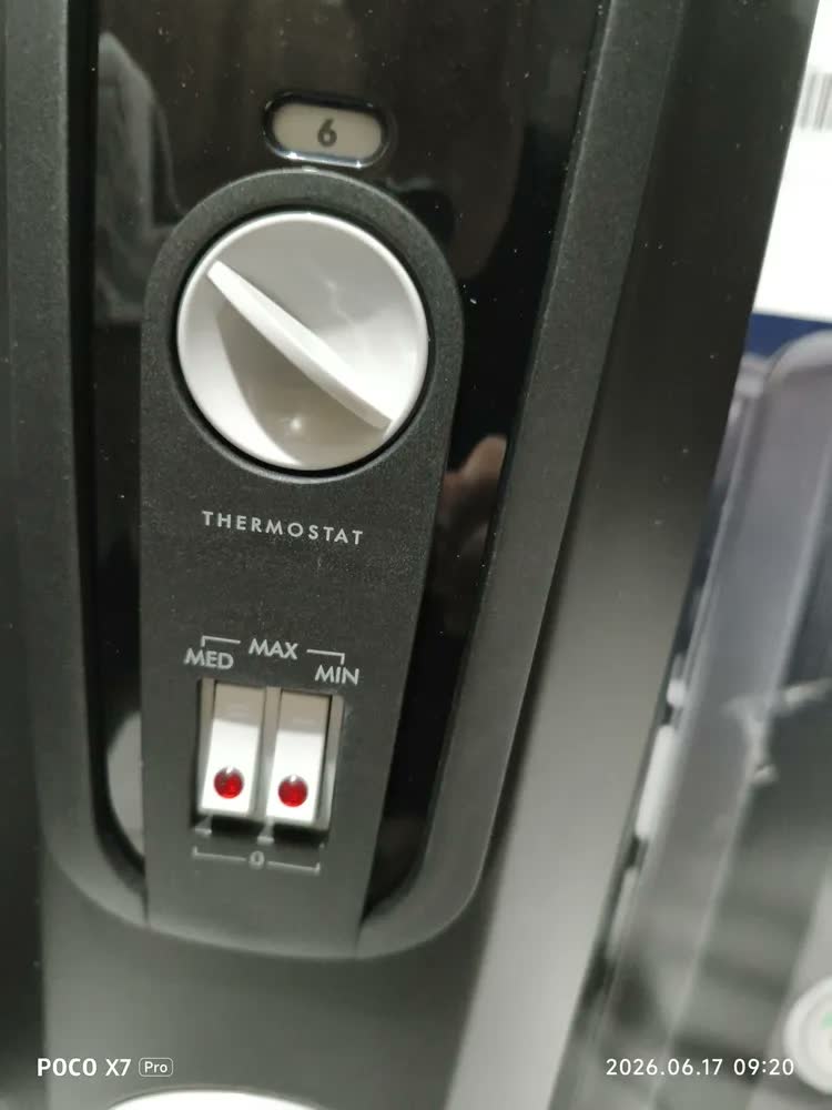 foto de Aquecedor A Óleo Delonghi Confortemp Ew7707cb (1500w) Cor Preto