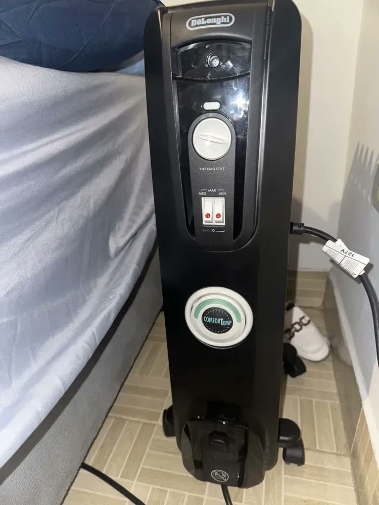 foto de Aquecedor A Óleo Delonghi Confortemp Ew7707cb (1500w) Cor Preto