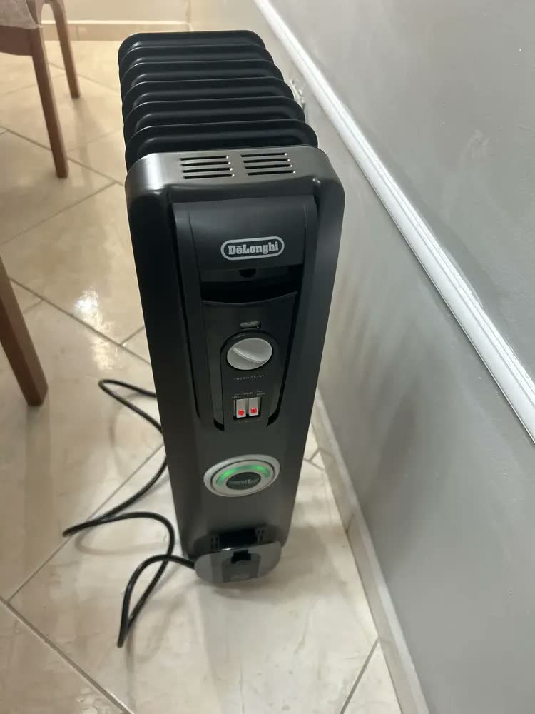 foto de Aquecedor A Óleo Delonghi Confortemp Ew7707cb (1500w) Cor Preto
