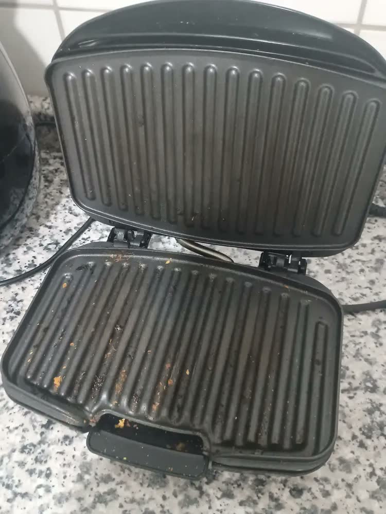 foto de Grill Plus Chapas Antiaderentes 1200w Preto Britânia