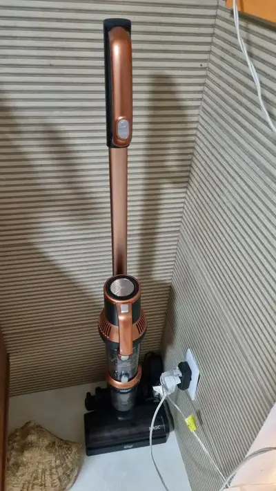 foto de Aspirador de Pó Vertical Sem Fio WAP Magic com Tecnologia Luz UV-C 450W