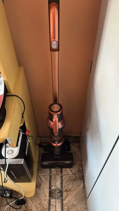 foto de Aspirador de Pó Vertical Sem Fio WAP Magic com Tecnologia Luz UV-C 450W