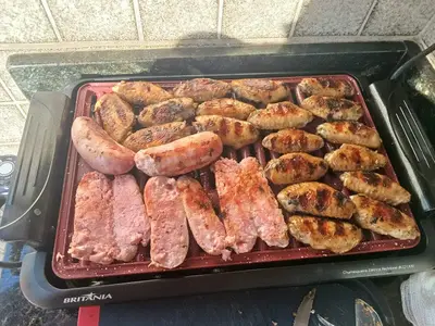 foto de Churrasqueira elétrica BPE01 Grill Elétrico preta Britânia