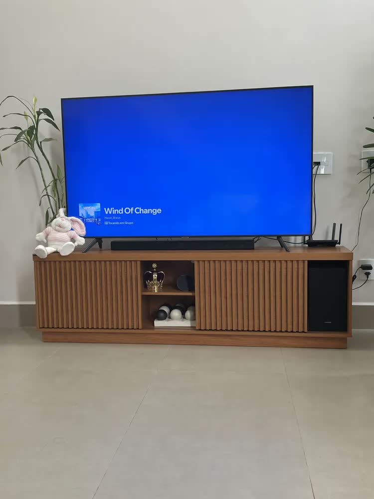 foto de Rack para TV 75 Polegadas Mavaular Ripado 2 Portas Cor Naturalle
