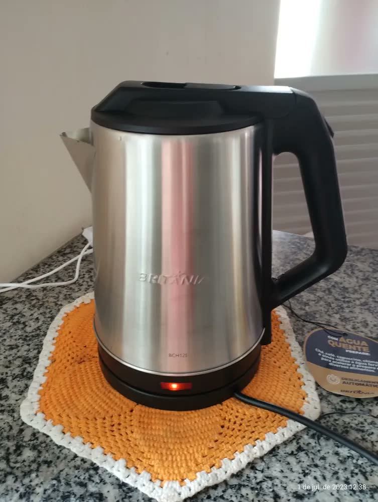 foto de Chaleira Elétrica Britânia Bch12v Inox 1,9l Cor Vermelho