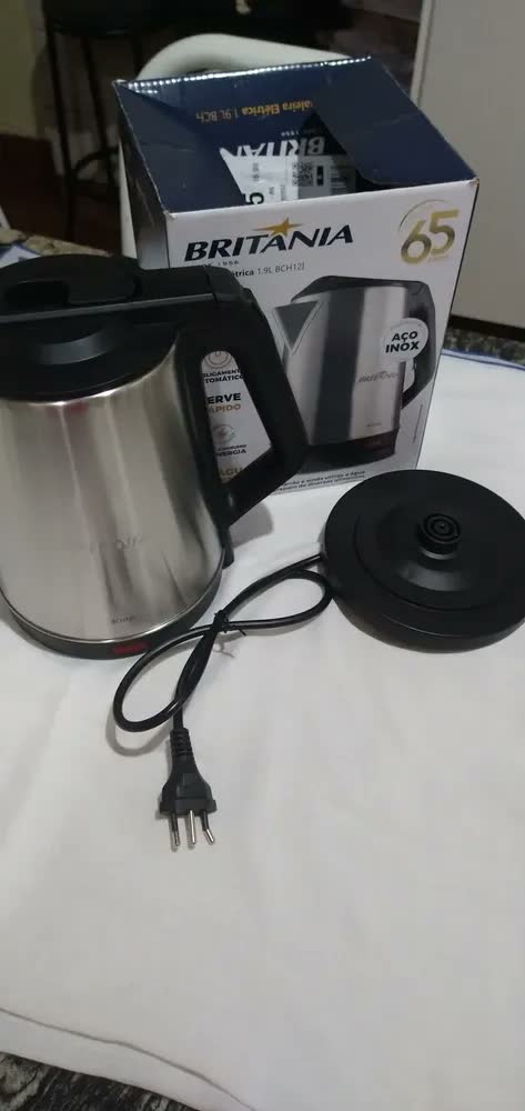 foto de Chaleira Elétrica Britânia Bch12v Inox 1,9l Cor Vermelho