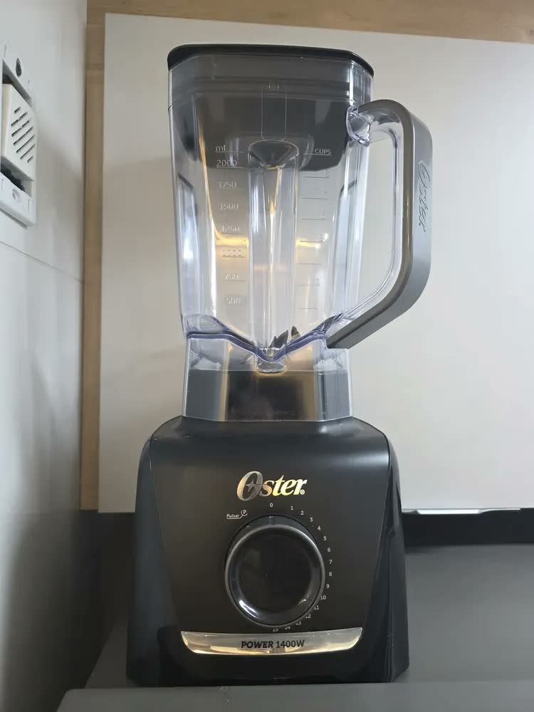 foto de Liquidificador Oster 1400wwts 15 Velocidades Olig610 Cor Preto