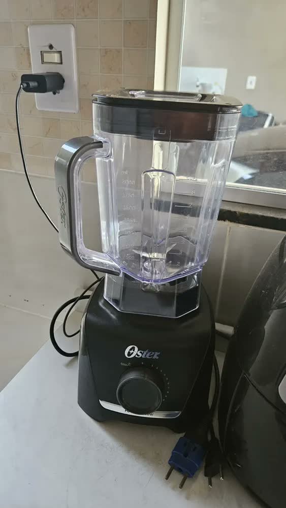 foto de Liquidificador Oster 1400wwts 15 Velocidades Olig610 Cor Preto