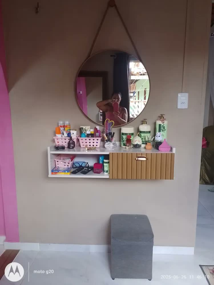 foto de Espelho Decorativo Redondo 60cm Adnet Suspenso C/ Alça Couro Preto
