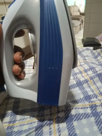 foto de Ferro A Vapor Mondial 1200w FVN-01-BL