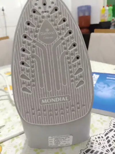 foto de Ferro A Vapor Mondial 1200w FVN-01-BL