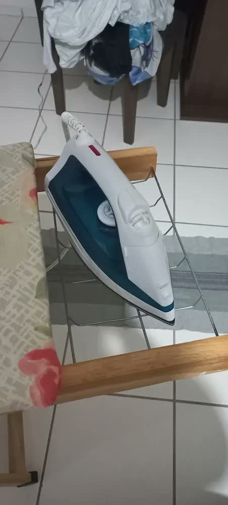 foto de Ferro De Passar A Vapor Mondial F-32 Cor Branco Com Azul