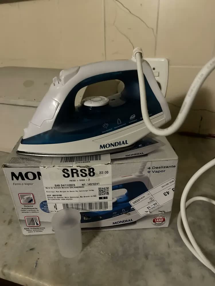 foto de Ferro De Passar A Vapor Mondial F-32 Cor Branco Com Azul