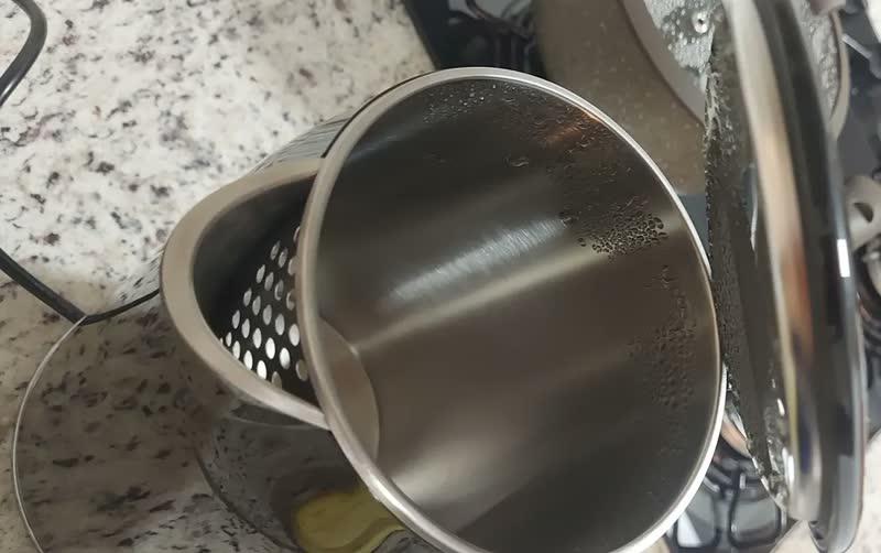 foto de Chaleira Digital Oster 1,7l Com Controle De Temperatura Voltagem