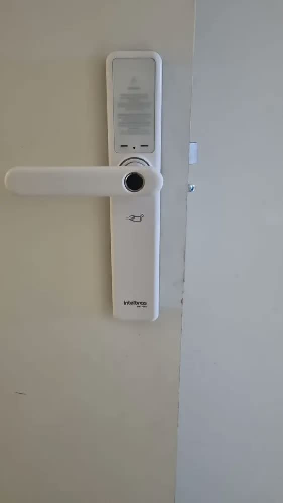 foto de Fechadura Inteligente de Embutir com Biometria IFR 7000 Branca Intelbras