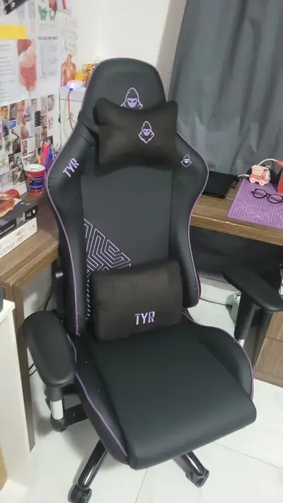 foto de Cadeira Gamer Mancer Tyr Purple Edition, Preta E Roxa Cor Preto/Violeta Material do estofamento Couro sintético