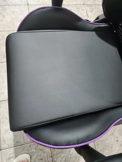 foto de Cadeira Gamer Mancer Tyr Purple Edition, Preta E Roxa Cor Preto/Violeta Material do estofamento Couro sintético